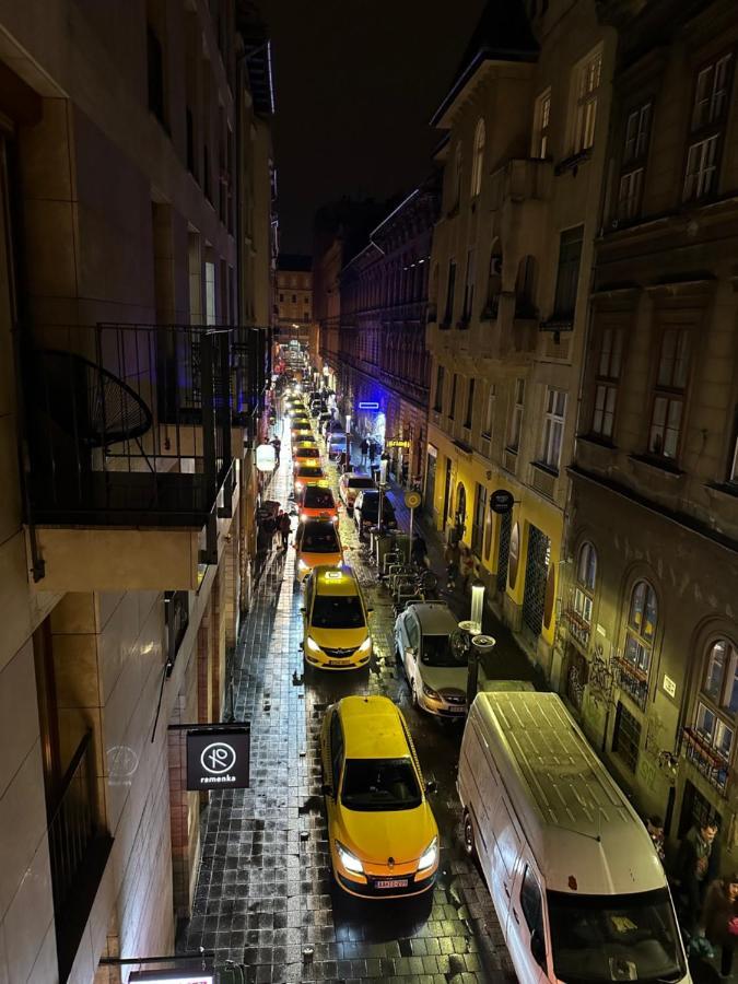 Artemisia Luxury Apartments Balcony Budapest Exterior photo